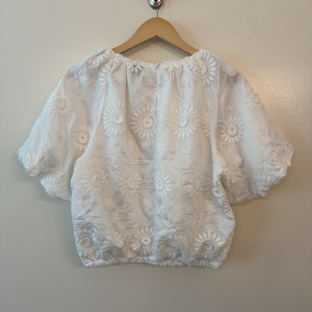 Industry Floral Textured Puff Sleeve Women's Small White Sunflower Appliqué Top - Picture 7 of 11